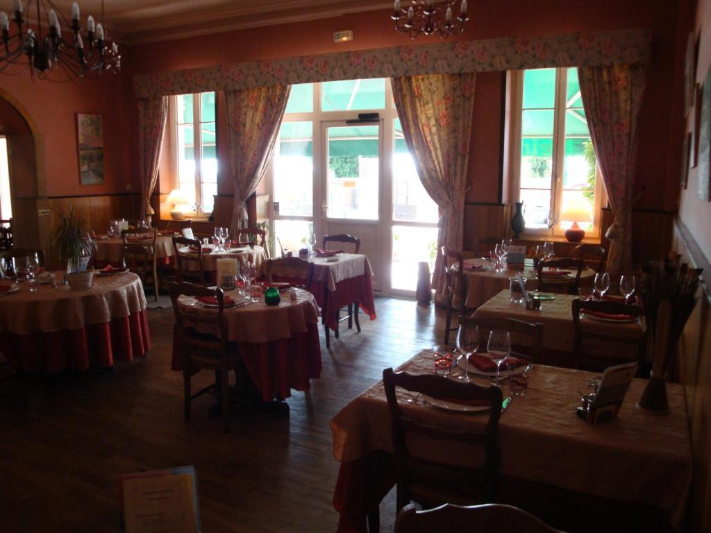 Hotel Du Commerce Tronget 외부 사진