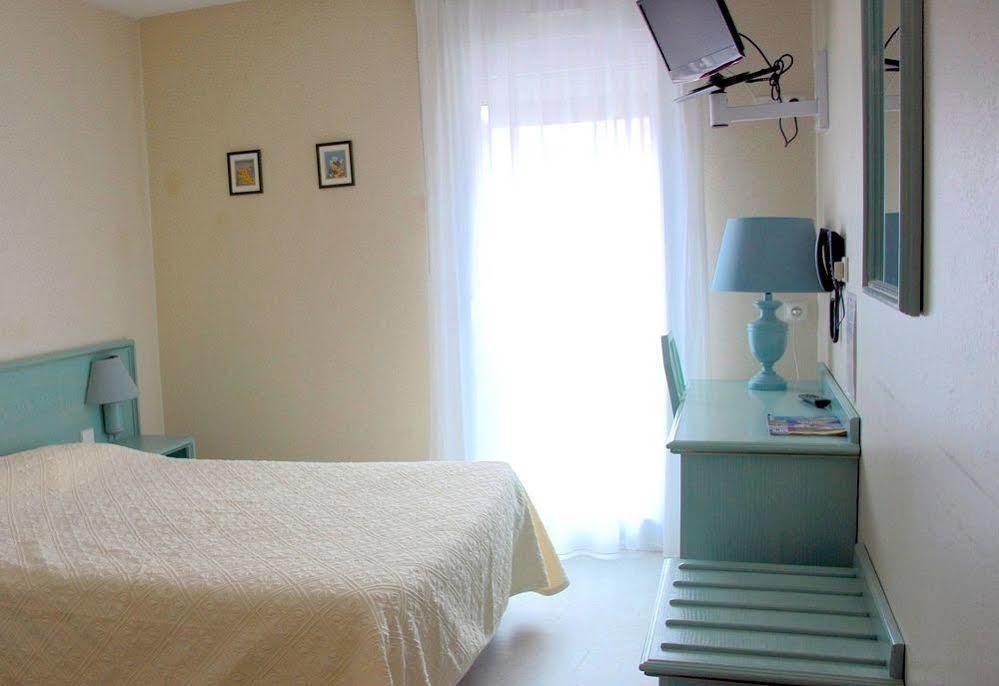 Hotel Du Commerce Tronget 외부 사진